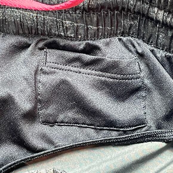 Under Armour Heat Gear Shorts Black Pink Breast Cancer Awareness Womens Size‎ XS - Picture 5 of 9